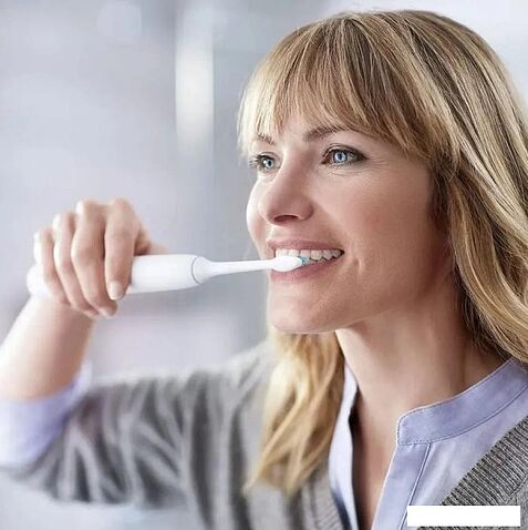 Электрическая зубная щетка Philips SoniCare HX6807/24