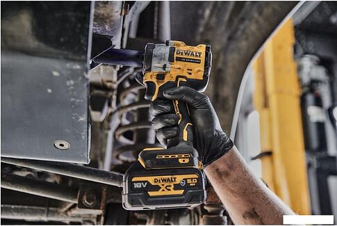 Гайковерт DeWalt DCF923P2G-QW (с 2-мя АКБ)