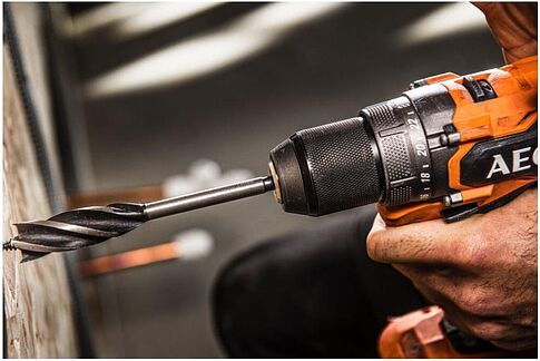 Дрель-шуруповерт AEG Powertools BS18SBL2-202C 4935480056 (с 2-мя АКБ, кейс)