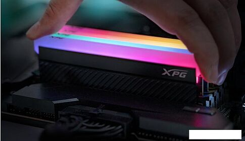 Оперативная память A-Data XPG Spectrix D45G RGB 2x8ГБ DDR4 3600 МГц AX4U36008G18I-DCWHD45G