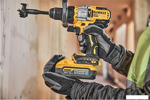 Ударная дрель-шуруповерт DeWalt DCD999H2T (с 2-мя АКБ 5 Ач, кейс)