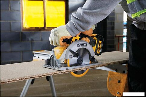 Дисковая (циркулярная) пила DeWalt DCS391NT (без АКБ, кейс)