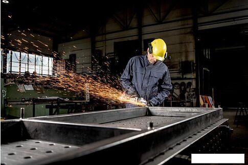 Угловая шлифмашина Metabo W 18 LT BL 11-125 613052510 (с 2-мя АКБ, кейс)