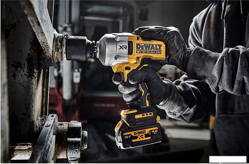 Гайковерт DeWalt DCF961NT (без АКБ, кейс)