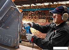 Угловая шлифмашина Bosch GWS 19-125 CI Professional [060179N002]