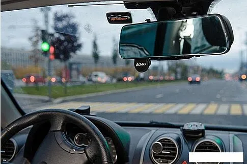 Автомобильный видеорегистратор Lexand LR100