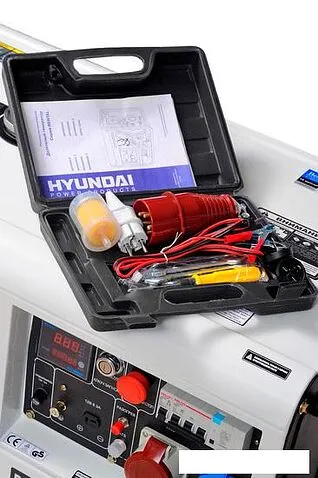 Дизельный генератор Hyundai DHY 8000SE-3