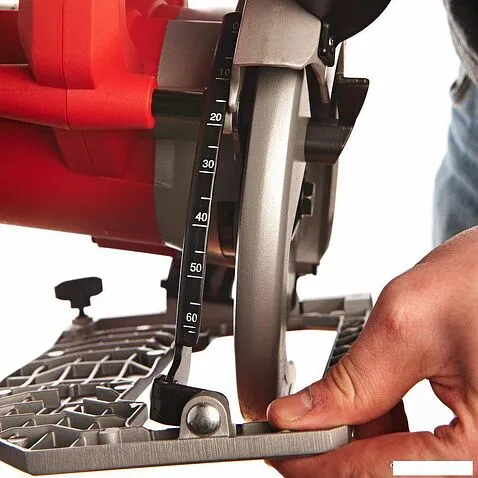 Дисковая (циркулярная) пила Milwaukee CS 60