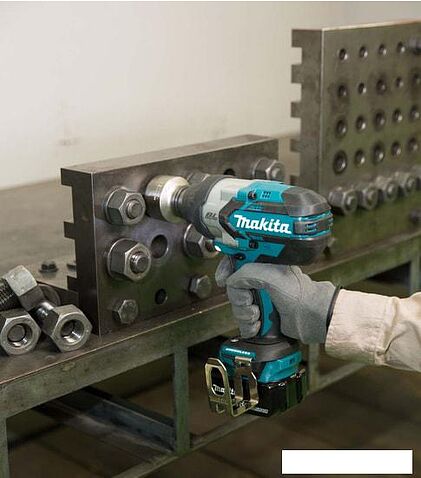 Ударный гайковерт Makita DTW1002Z (без АКБ)