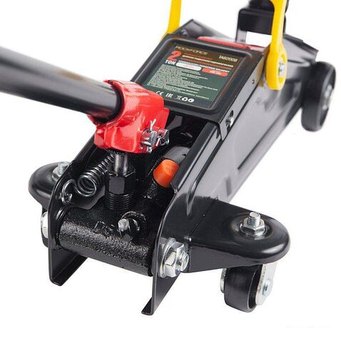 Подкатной домкрат RockForce TA82008 2т.