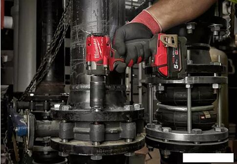 Гайковерт Milwaukee M18 FIW2P12-502X 4933478447 (с 2-мя АКБ, кейс)