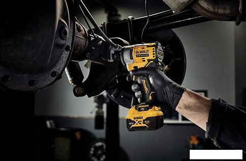 Гайковерт DeWalt DCF901P1 Xtreme Subcompact (с 1-м АКБ, кейс)