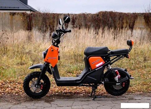 Электроскутер AVM.Plus Zoomer (оранжевый)