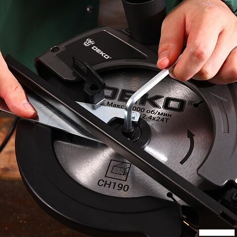 Дисковая (циркулярная) пила Deko CS1800-D 083-1101