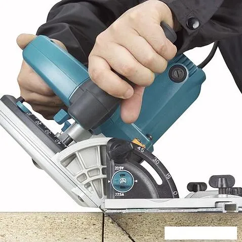 Дисковая (циркулярная) пила Makita SP6000J