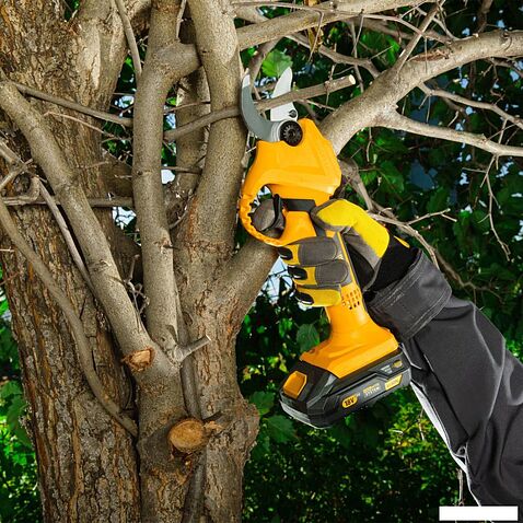 Секатор Denzel CP-30 (с 1-им АКБ)