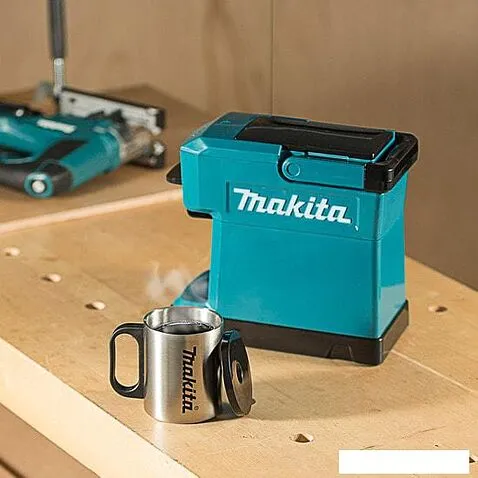 Капельная кофеварка Makita DCM501Z