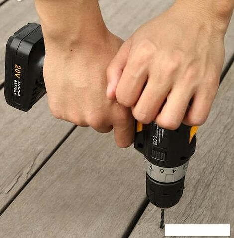 Дрель-шуруповерт Deko GCD20DU3 SET 4 063-4144 (с 2-мя АКБ, кейс, набор оснастки)