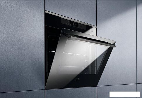 Электрический духовой шкаф Electrolux SteamBoost 800 KOBBS39H
