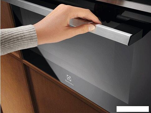 Микроволновая печь Electrolux MealAssist 700 EVM8E09X