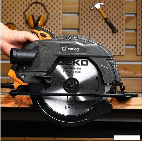 Дисковая (циркулярная) пила Deko DKCS2300W 084-1050