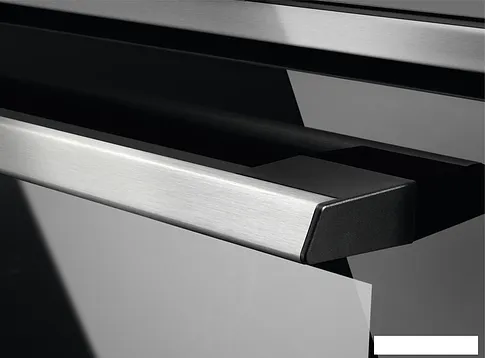 Электрический духовой шкаф Electrolux EOB7S31X