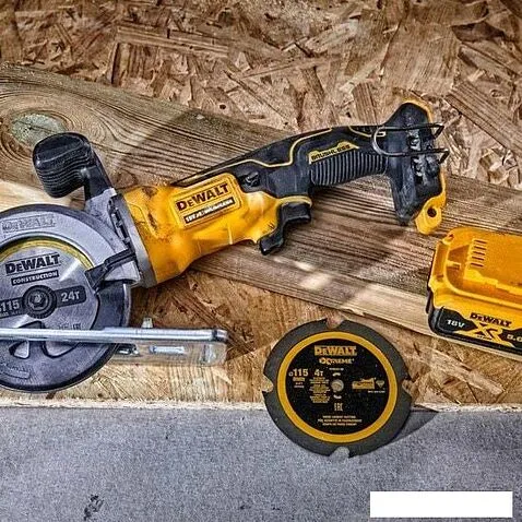 Дисковая (циркулярная) пила DeWalt DCS571N-XJ (без АКБ)