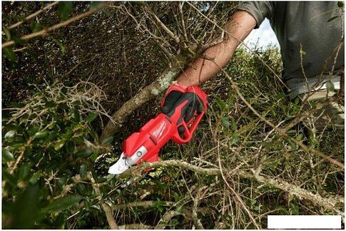 Секатор Milwaukee M12BLPRS-202 4933480115 (с 2-мя АКБ)