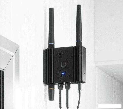 Мобильный 4G Wi-Fi роутер Ubiquiti Mobile Router Ultra