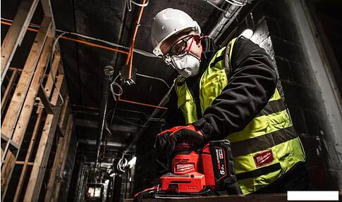 Виброшлифмашина Milwaukee M18 BQSS-502B 4933479967 (с 2-мя АКБ, сумка)