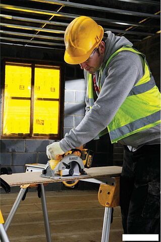 Дисковая (циркулярная) пила DeWalt DCS391NT (без АКБ, кейс)