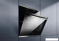 Электрический духовой шкаф Electrolux OKC8P39WX