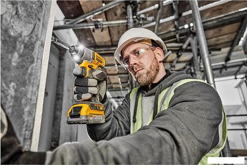 Винтоверт DeWalt DCF840NT (без АКБ, кейс)