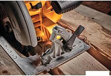 Дисковая (циркулярная) пила DeWalt DCS573NT-XJ (без АКБ, кейс) Дисковая (циркулярная) пила DeWalt DCS573NT-XJ (без АКБ, кейс)