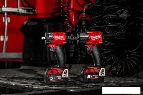 Гайковерт Milwaukee M18 FIW2F12-502X 4933478444 (с 2-мя АКБ, кейс)