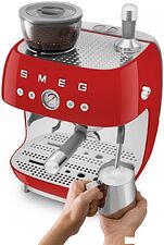 Рожковая помповая кофеварка Smeg EGF03RDEU