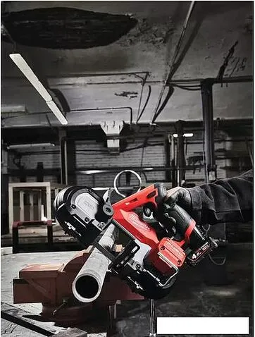 Ленточная пила Milwaukee Fuel M12 FBS64-402C 4933478441 (с 2-мя АКБ, кейс)