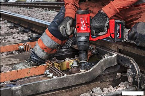 Гайковерт Milwaukee M18 ONEFHIWF1-802X 4933499254 (с 2-мя АКБ, кейс)