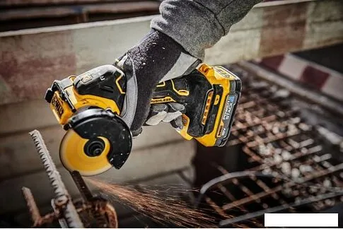 Монтажная (отрезная) пила DeWalt DCS438N (без АКБ)