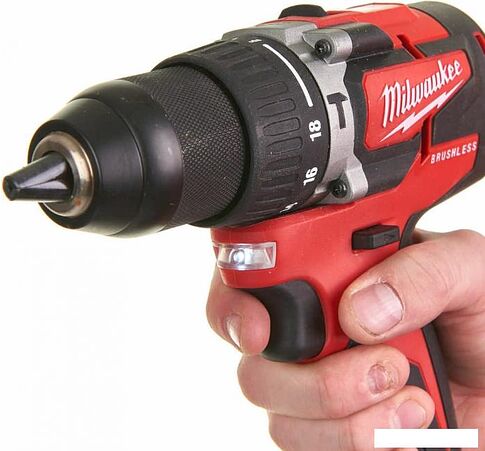 Ударная дрель-шуруповерт Milwaukee M18 M18CBLPD-422C 4933472116 (с 2-мя АКБ 4 Ач + 2 Ач, кейс)