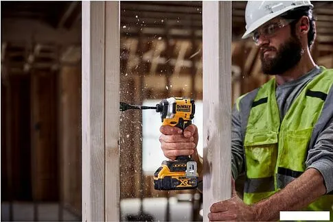 Винтоверт DeWalt DCF850NT (без АКБ, кейс)