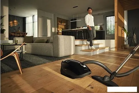 Пылесос Miele Complete C3 Parquet XL SGSF5 (черный)