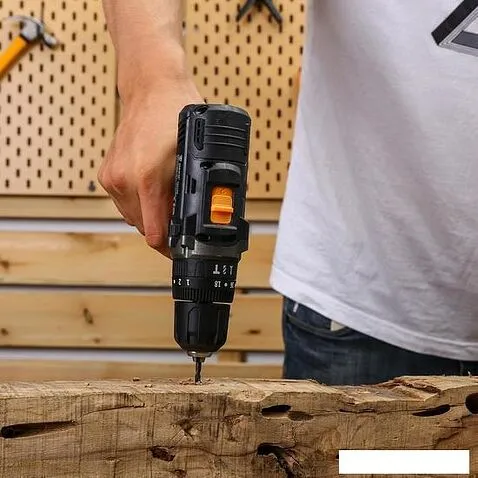 Ударная дрель-шуруповерт Deko GCD12DU3 SET4 063-4038 (с 2-мя АКБ, кейс, набор оснастки)