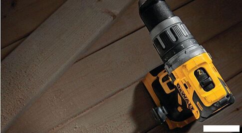 Ударная дрель-шуруповерт DeWalt DCD796P1 (с 1-им АКБ, кейс)