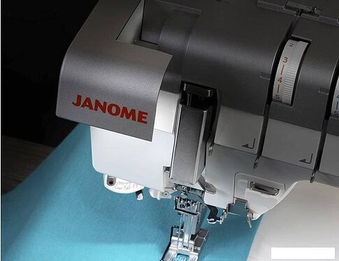 Распошивальная машина Janome CoverPro 3000 Professional