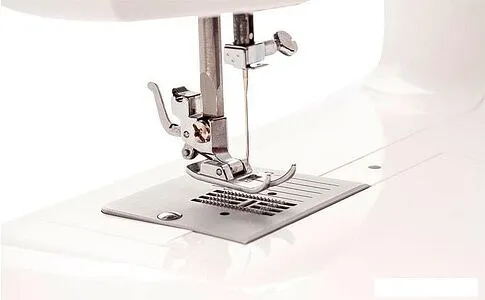 Электромеханическая швейная машина Comfort 333