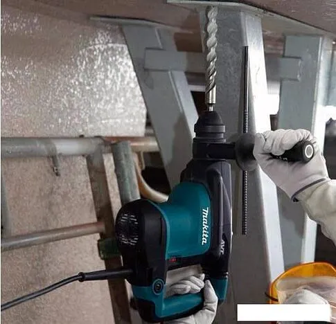Перфоратор Makita HR3210C