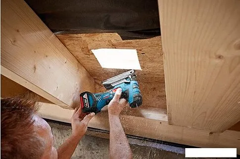 Электролобзик Bosch GST 18 V-LI S Professional 06015A5100 (без АКБ)