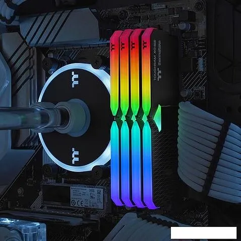 Оперативная память Thermaltake ToughRam XG RGB 2x32ГБ DDR4 3600 МГц R016R432GX2-3600C18A