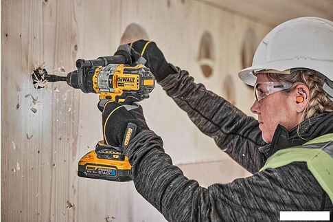 Ударная дрель-шуруповерт DeWalt DCD999H2T (с 2-мя АКБ 5 Ач, кейс)